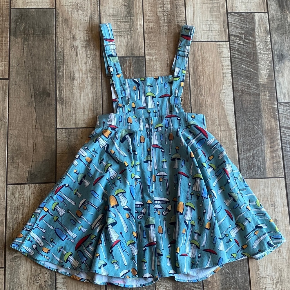 Unique Vintage Sage Green & Mushroom Print Brionne Pinafore Skirt - Picture 3 of 11